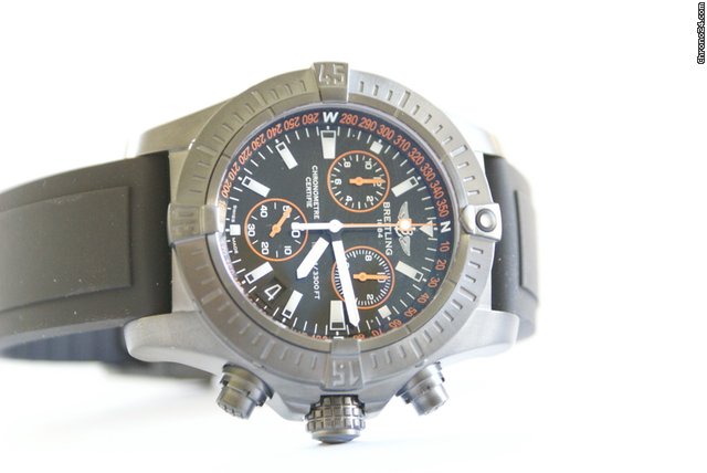 Breitling Avenger Seawolf Black Steel Limitierte Serie All Black Orange watches