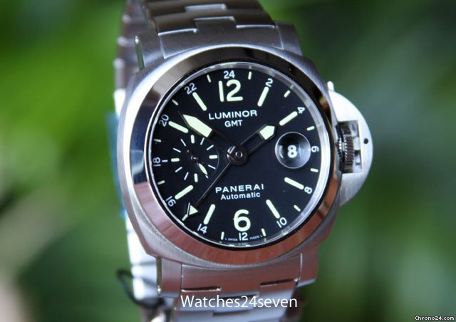 Panerai Pam 297 Luminor Automatic GMT 44 mm on Bracelet: Retail watches