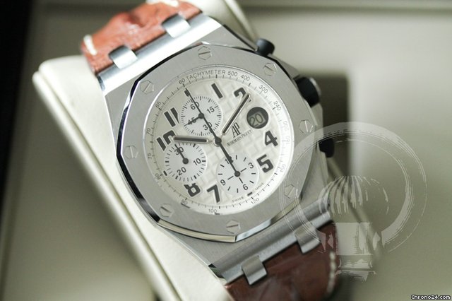 Audemars Piguet Royal Oak Offshore Safari (€ 13.870,- Excl. VAT) watches