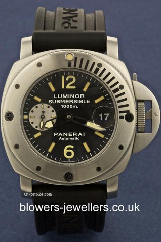Panerai Luminor Submersible PAM 00064C watches