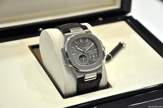 Patek Philippe Nautilus Jumbo watches