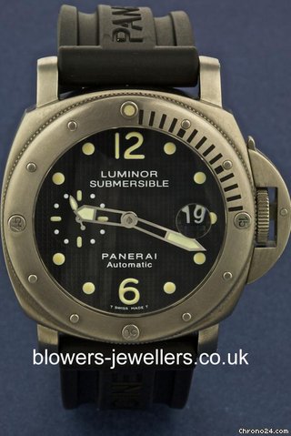 Panerai Luminor Submersible PAM 00025 watches