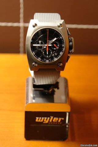 Wyler Chronograph Titanium 75% Discount Black Dial - Grey watches