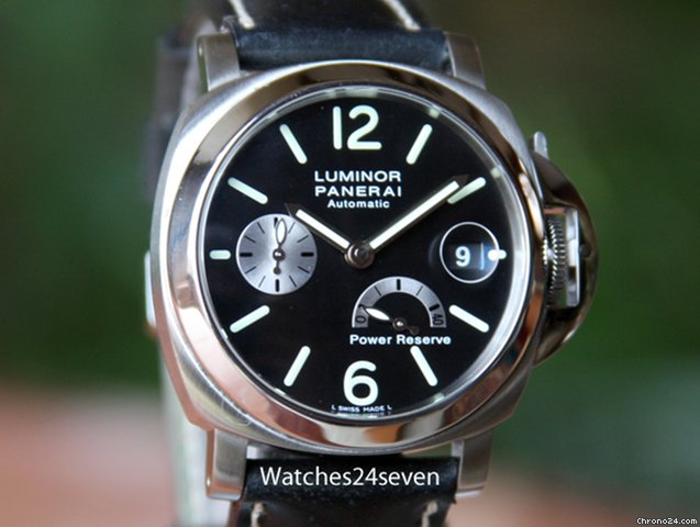 Panerai PAM 125 Luminor Power Reserve 40 mm watches