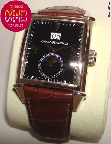 Girard Perregaux Vintage 1945 watches
