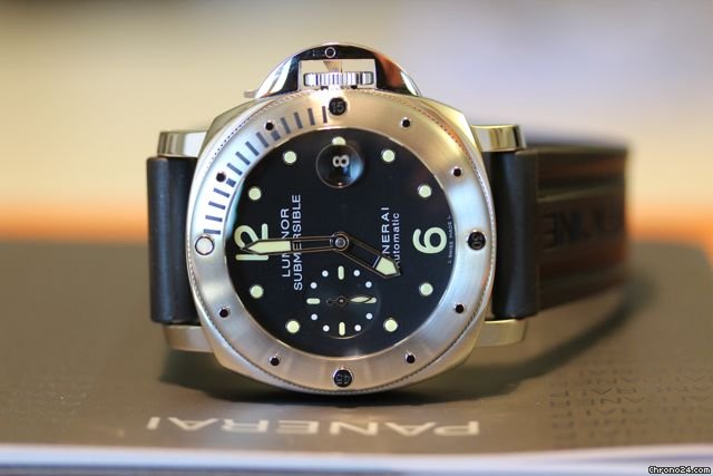 Panerai Luminor Submersible Pam00024 watches