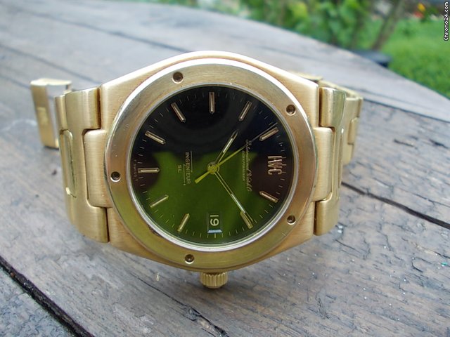IWC Jumbo Ingenieur in Gelbgold watches