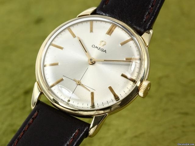 Omega 18k Gold Handaufzug Ref. 2894 1 watches