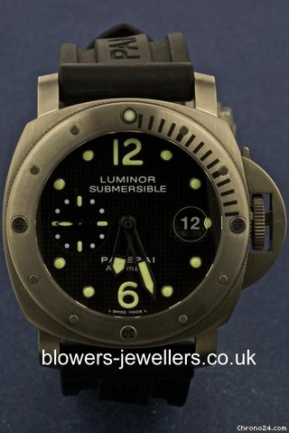 Panerai Luminor Submersible PAM 00025 watches