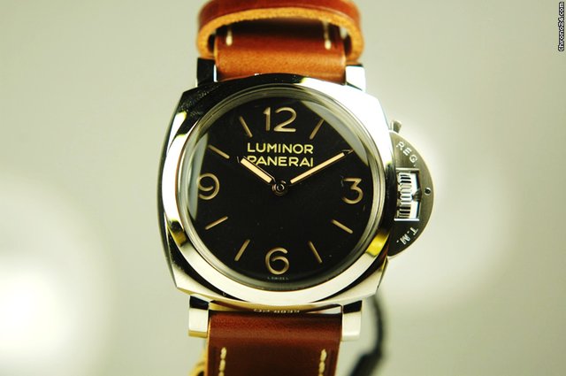 Panerai PAM 372 watches