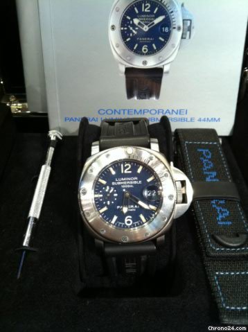 Panerai PAM 00087 Luminor Submersible 44mm 1000m watches