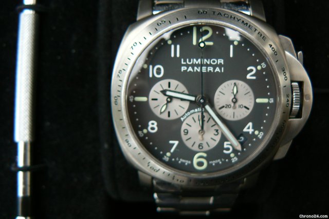 Panerai Luminor Chrono 40mm Pam 121 Ltd. watches