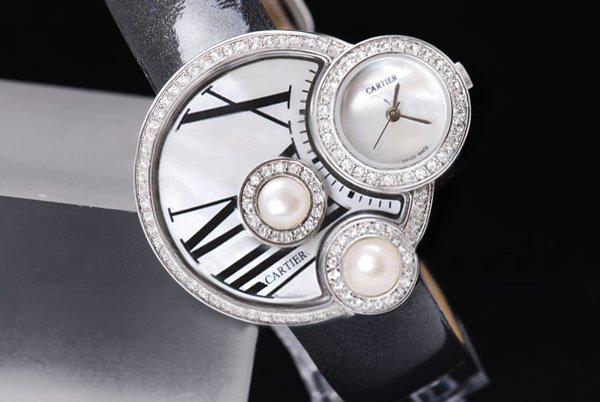 Cartier Libre WJ304850 Round White Dial Black Cow Leather Strap Watch watches