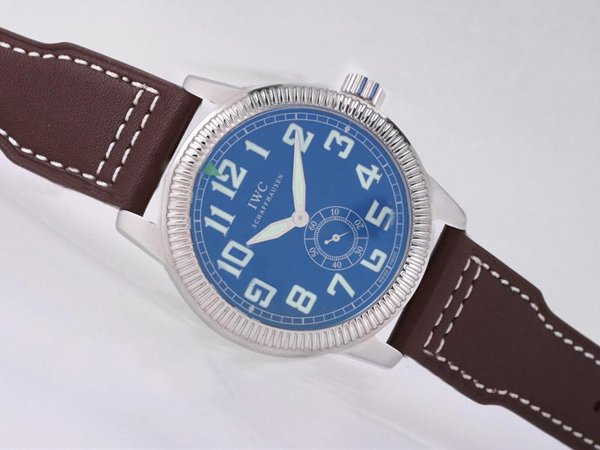 Replica IWC Pilots Classic Hand-Wound IW325401 Blue Dial Round Quartz Watch Watch