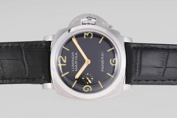 Panerai Luminor PAM00111 Mens Round Black Ostrich Leather Strap Watch watches