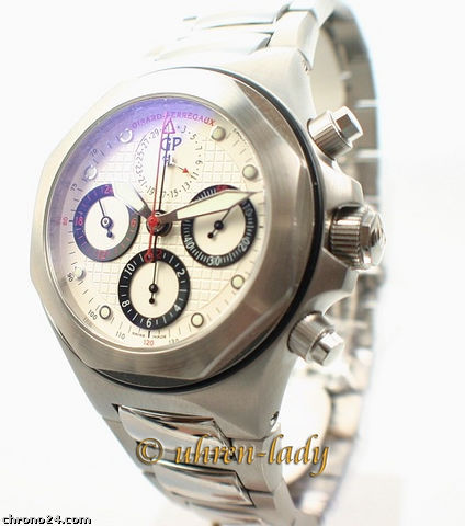 Girard Perregaux Girard-Perregaux Laureato EVO3 WATCHES 2