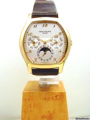 Patek Philippe PERPETUAL CALENDAR REF.5040J, 18KT GOLD WATCHES 2