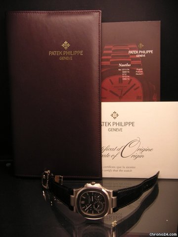 Patek Philippe Nautillus Fasi Luna 5712G WATCHES 2
