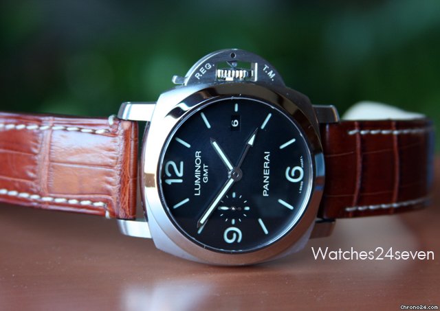 Panerai PAM 320 Luminor GMT 3 day automatic: Retail WATCHES 2