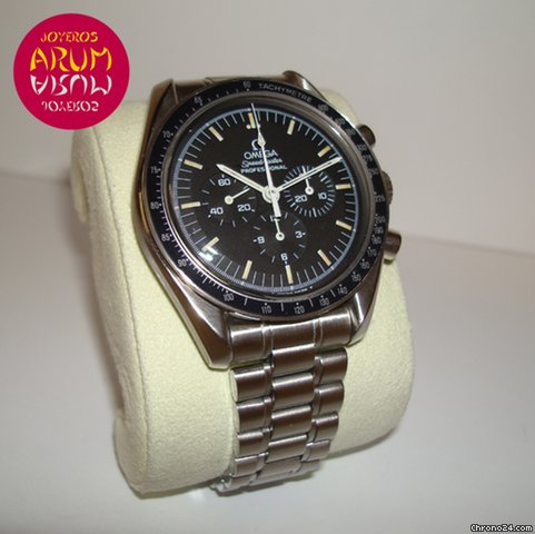 Omega Speedmaster Moonwatch WATCHES 2