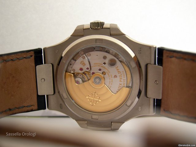 Patek Philippe Nautilus in oro bianco 18Kt WATCHES 2