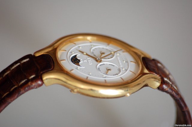 Ebel Beluga automaat 18Kt goud met datum, maand en moonface WATCHES 2