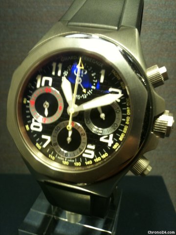 Girard Perregaux Laureato Evo 3 WATCHES 2