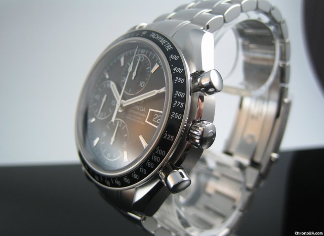 Omega Speedmaster Date Chronograph 3210.50.00 Ungetragen WATCHES 2