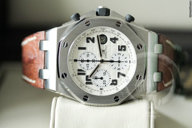 Audemars Piguet Royal Oak Offshore Safari (€ 13.870,- Excl. VAT) WATCHES 2