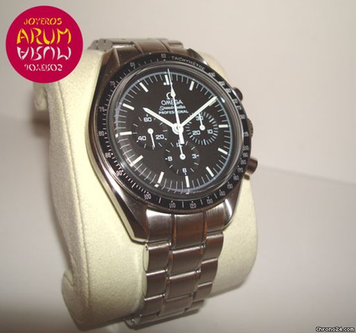 Omega Speedmaster Moonwatch WATCHES 2