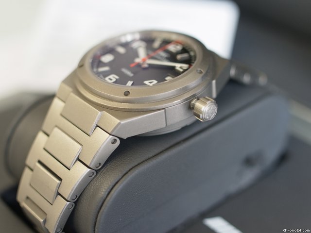 IWC Ingenieur AMG mit Titanband WATCHES 2