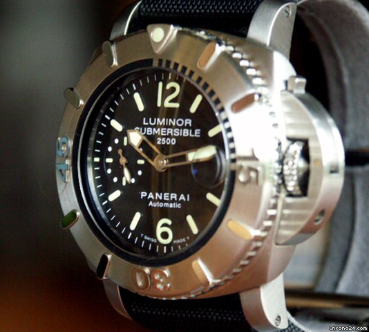 Panerai PAM 194 Submersible to 2500 meters 47 mm Special Edition: WATCHES 2