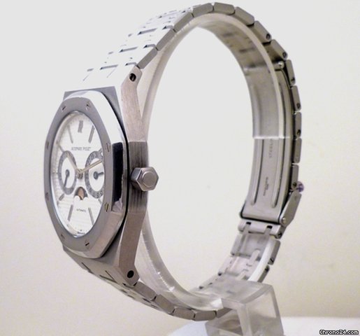 Audemars Piguet ROYAL OAK DAY DATE MOON-PHASE WATCHES 2