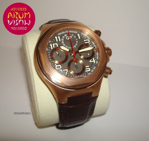 Girard Perregaux Laureato Evo 3 WATCHES 2