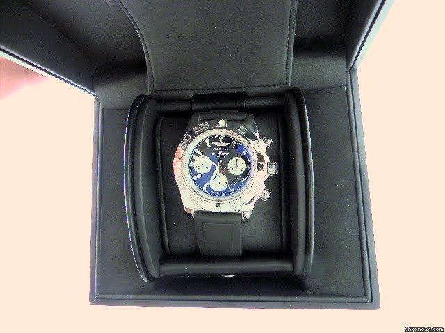 replica Breitling CHRONOMAT B01 BLACK DIAL RUBBER STRAP WATCHES 1