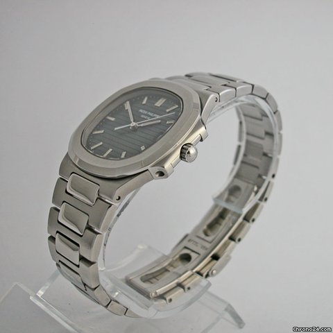 Patek Philippe Nautilus 3900/1 midsize WATCHES 2