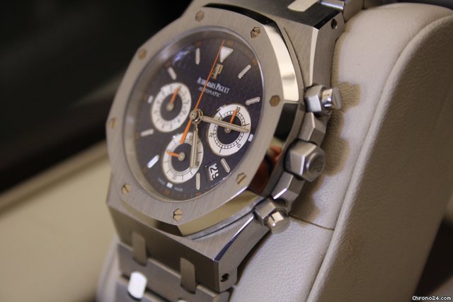 Audemars Piguet ROYAL OAK CHRONOGRAPH NEW MODEL 26300 - NEW 2012 - WATCHES 2