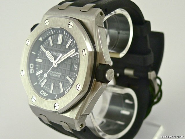 Audemars Piguet Royal Oak, Offshore Scuba, Ref. 15703ST WATCHES 2