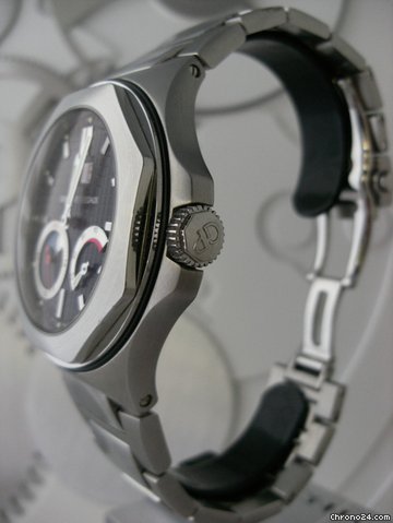 Girard Perregaux Laureato Evo3 Big Date WATCHES 2