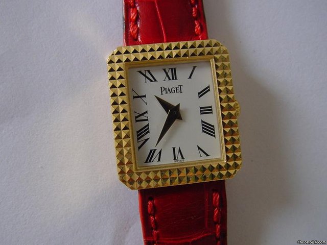 Piaget or 18 carat WATCHES 2