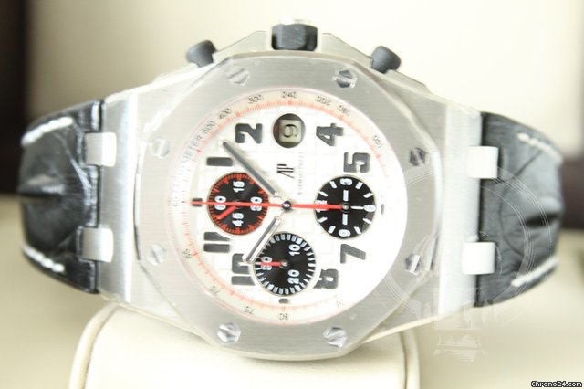 Audemars Piguet Royal Oak Offshore "Panda" (€13.870,- Excl. VAT) WATCHES 2