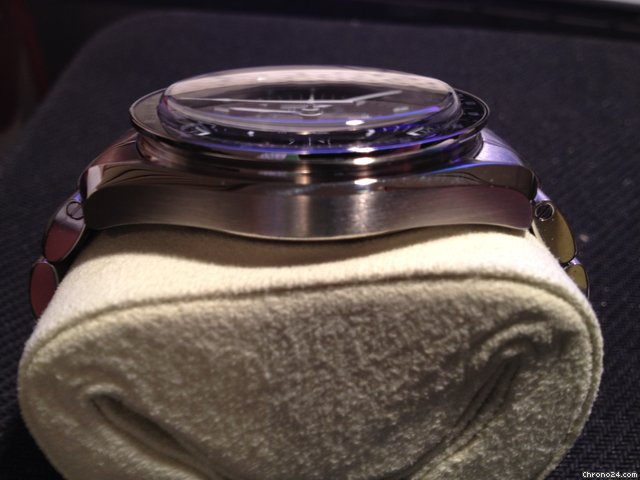 Omega Speedmaster Moonwatch Co-axial Chronograph WATCHES 2
